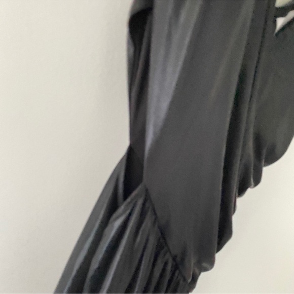 Bebe x Kardashians Black Shiny Metallic Ruched Mini Dress Size M Party Cocktail - Picture 8 of 14